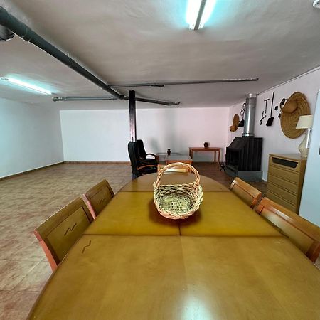 Casa Grande De Tres Plantas Con Parking Gratis Villa Linares  Kültér fotó