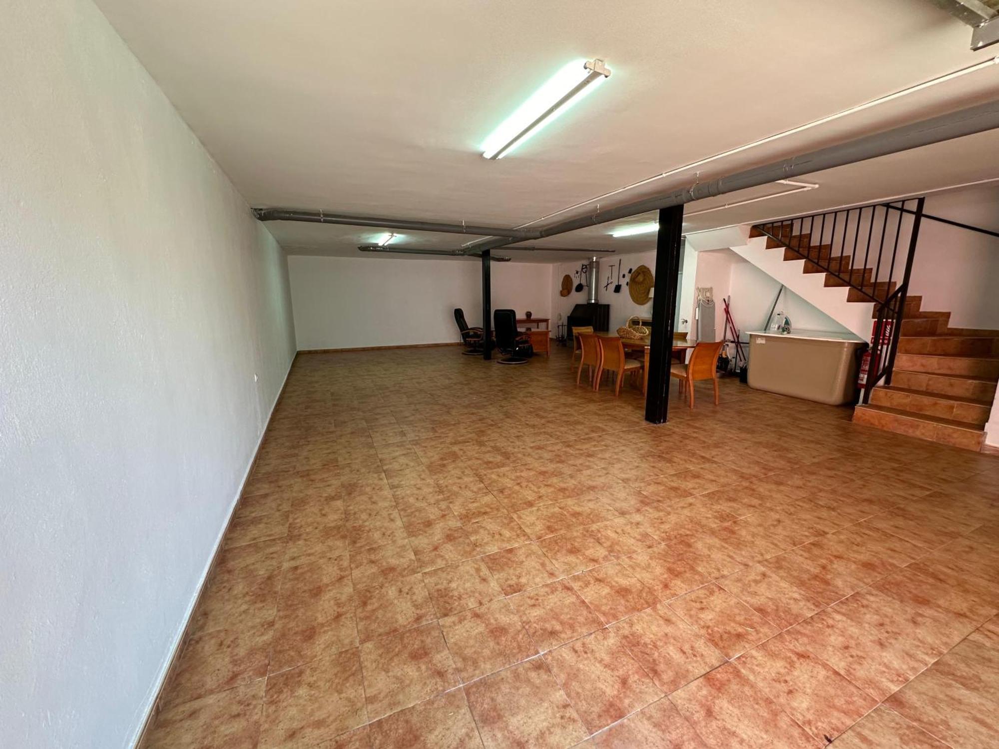 Casa Grande De Tres Plantas Con Parking Gratis Villa Linares  Kültér fotó